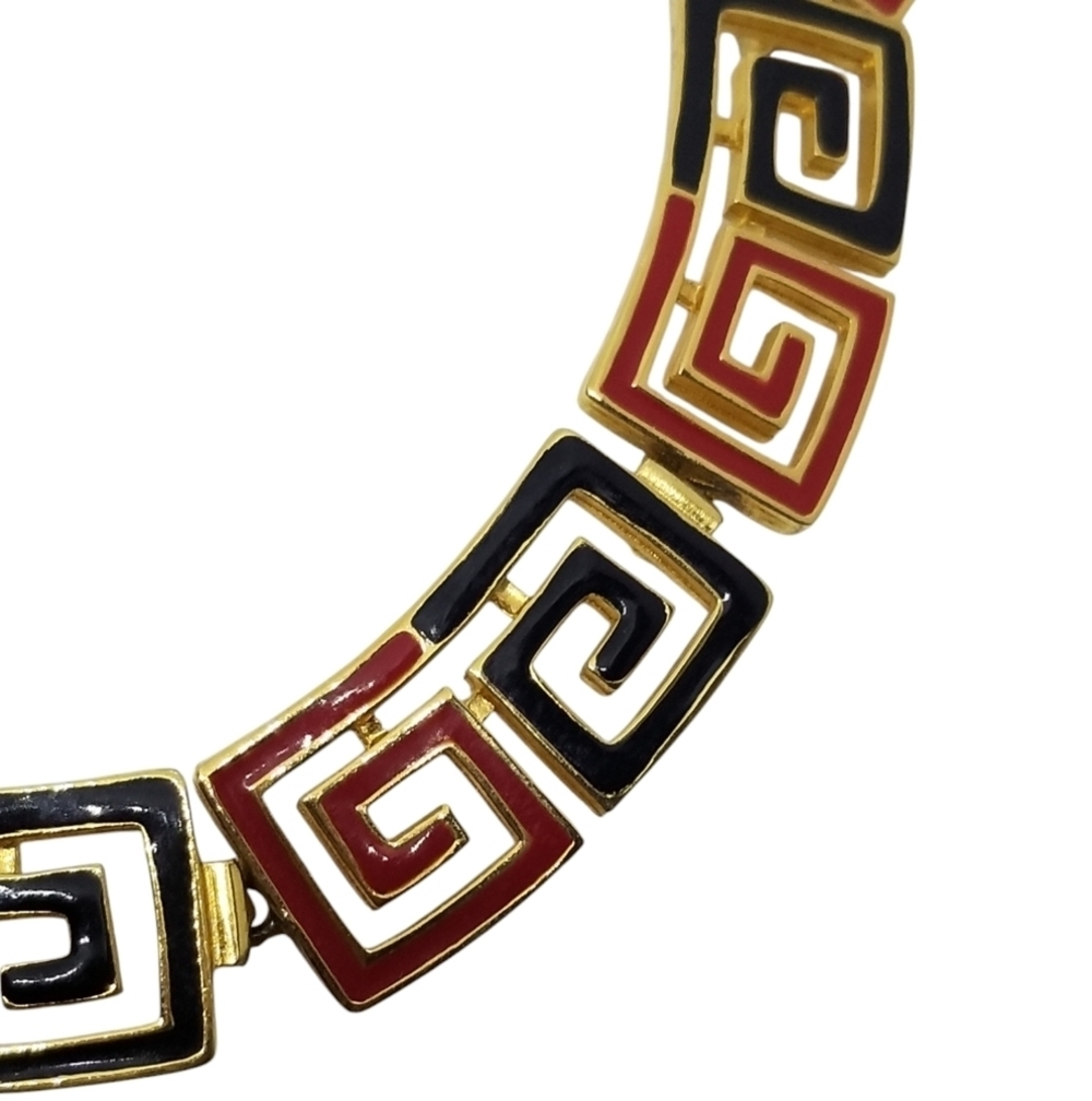 GIVENCHY VINTAGE RARE GOLDTONE WITH BLACK & RED ENAMEL LOGO COLLAR  NECKLACE - Picture 4 of 10